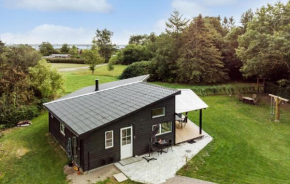 Cozy Home In Bogø By With Wifi, Bogø By
